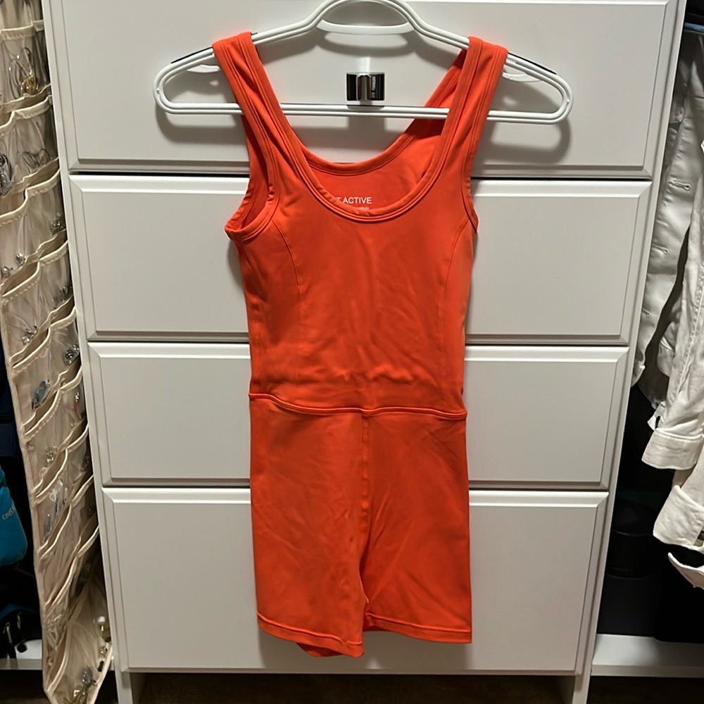 Set Active Sportbody Shorty Suit. Size S, Small.